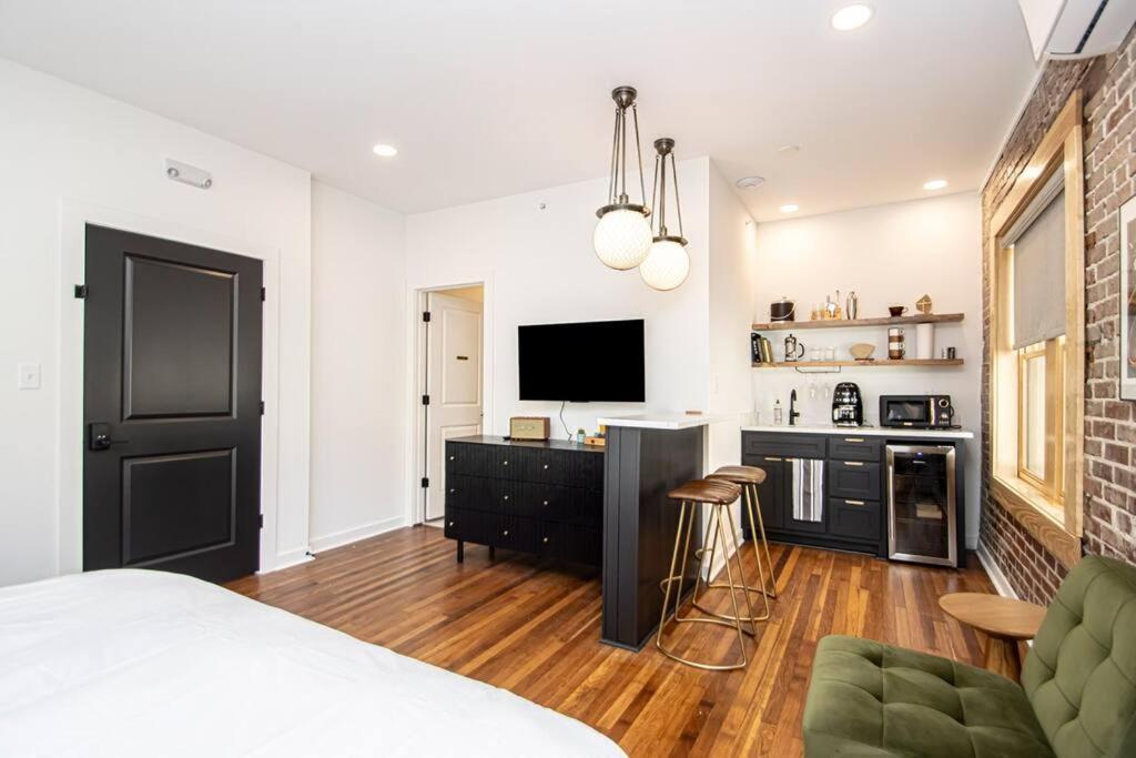 King Bed Stylish Studio In Heart Of Downtown Room # 200 Hot Springs Buitenkant foto