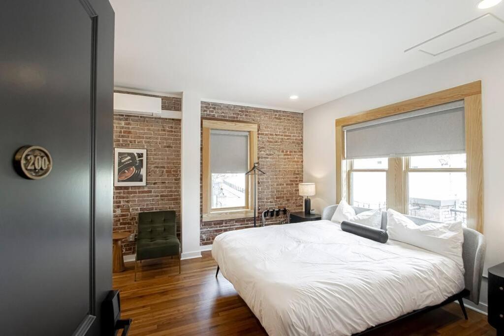 King Bed Stylish Studio In Heart Of Downtown Room # 200 Hot Springs Buitenkant foto